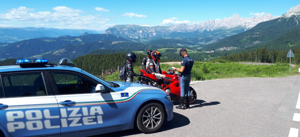 Weekend di controlli sui passi montani altoatesini: 26 i motociclisti multati